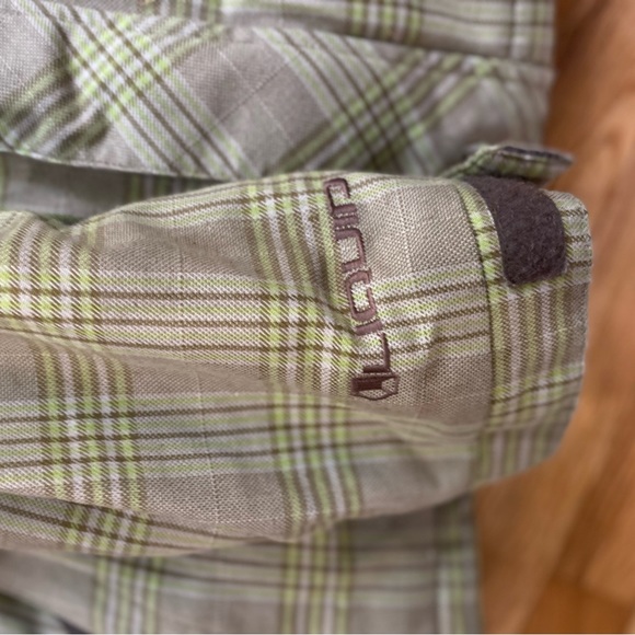 Liquid Boardwear winter jacket warm and in good condition - Picture 8 of 9